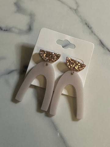 Horseshoe Earrings - nude/gold