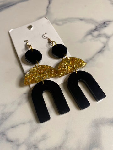 Black/Gold - horseshoe earrings